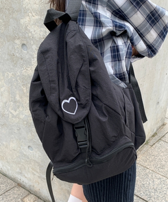 ハート刺繍ナイロンストリングバックパック BLACK