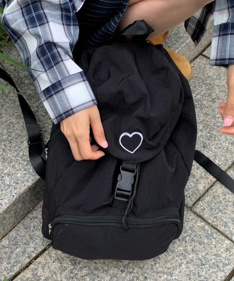 ハート刺繍ナイロンストリングバックパック BLACK