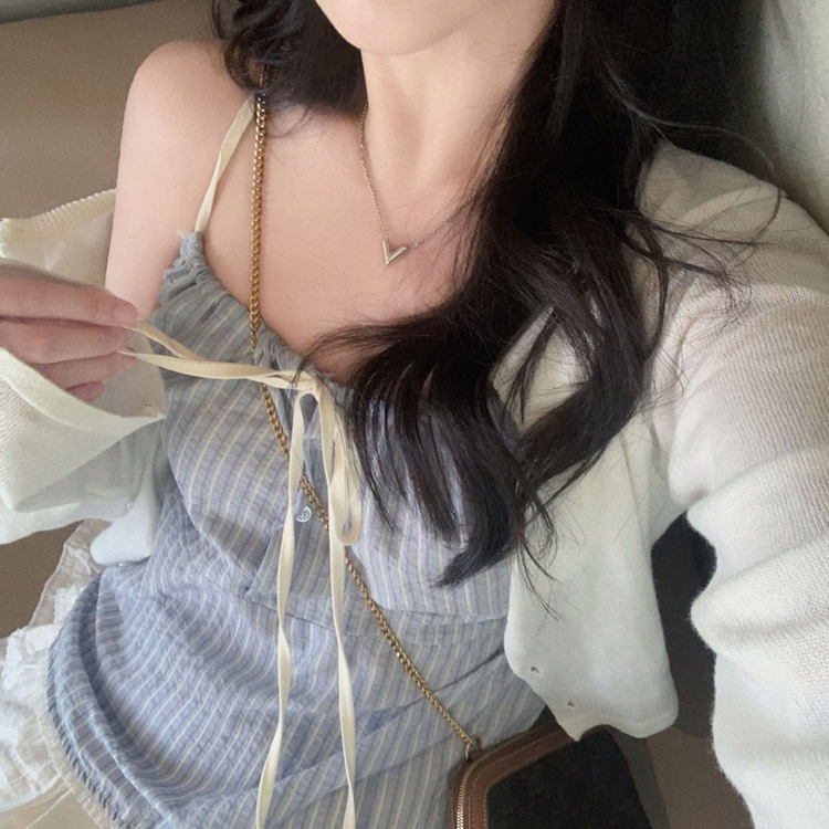 군살 소멸이슈지니언스 린넨 라운드넥 루즈핏 크롭 가디건 아이보리