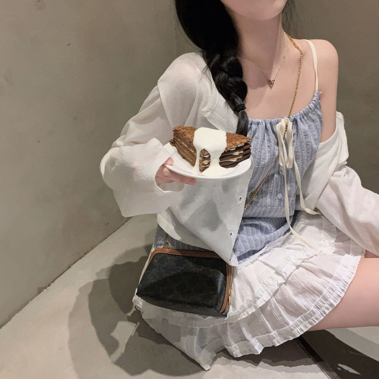 타르트 셔링 끈나시 버튼 스트라이프 나시 슬리브리스 세미크롭 블라우스 소라
