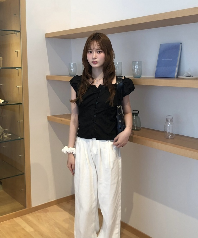 [뮤즈] 핀턱 프릴 나시 블랙