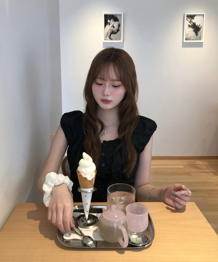 [뮤즈] 핀턱 프릴 나시 블랙