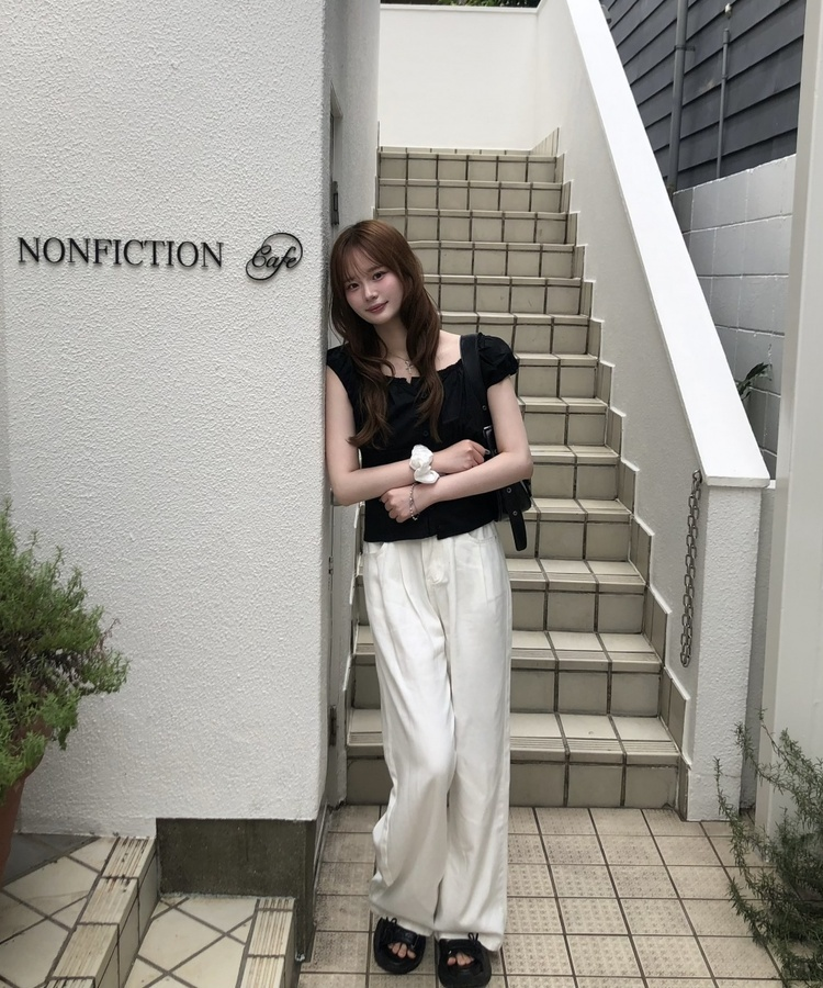 [뮤즈] 핀턱 프릴 나시 블랙