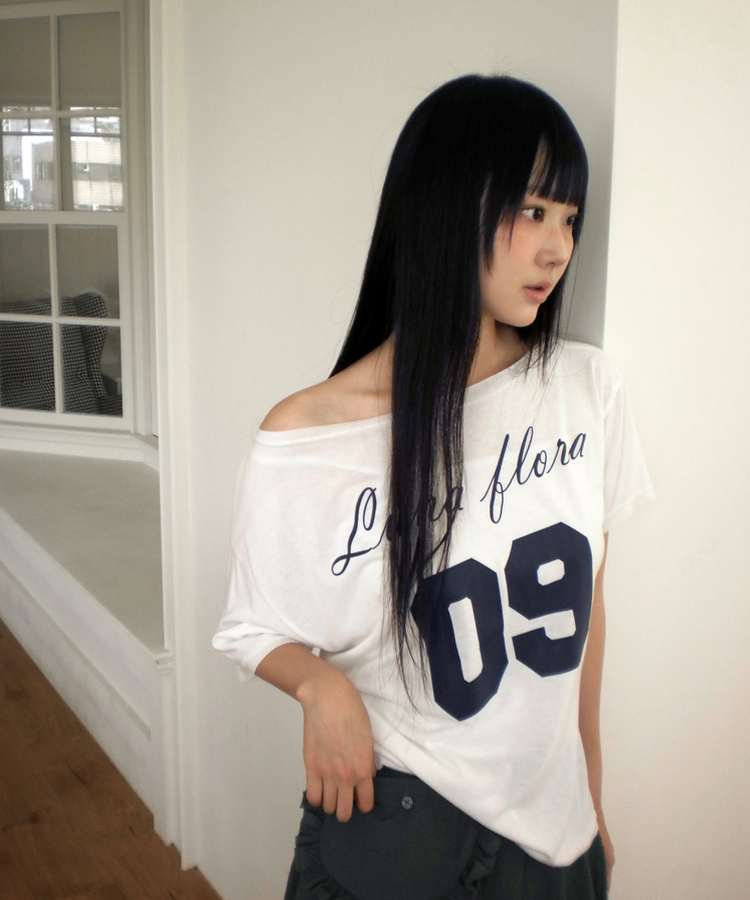 ワンオフショルダープリンティング半袖Tシャツ IVORY