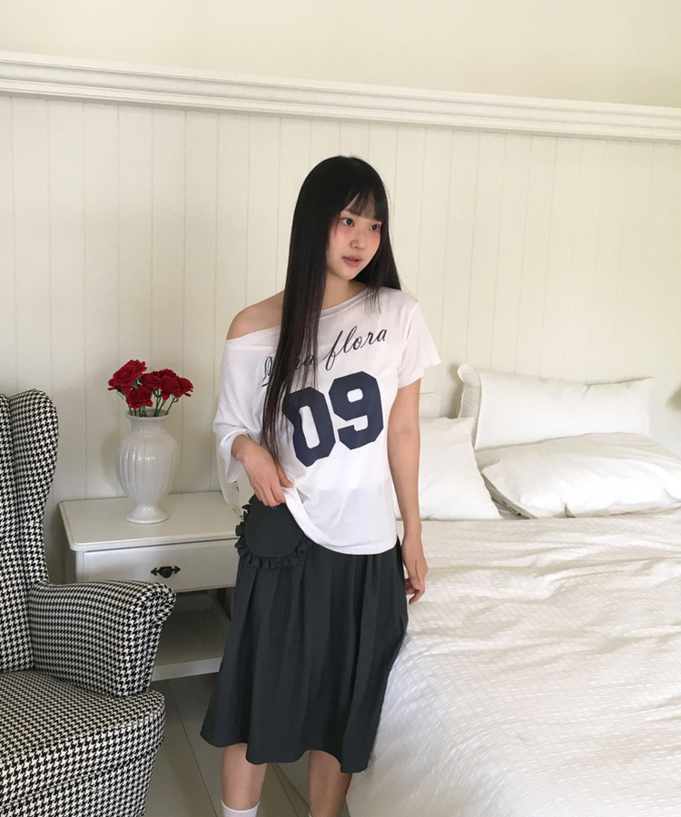 ワンオフショルダープリンティング半袖Tシャツ IVORY