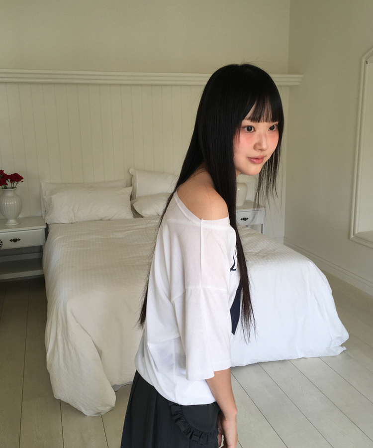 ワンオフショルダープリンティング半袖Tシャツ IVORY