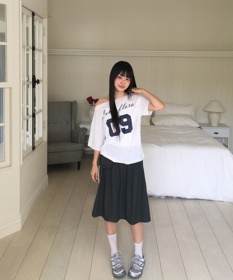 ワンオフショルダープリンティング半袖Tシャツ IVORY