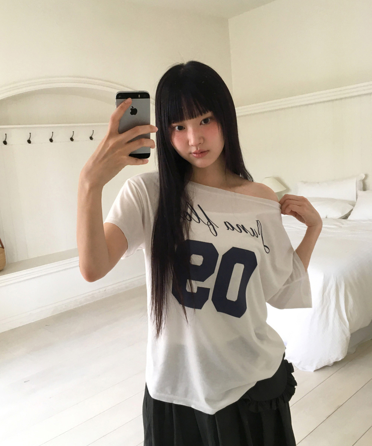 ワンオフショルダープリンティング半袖Tシャツ IVORY