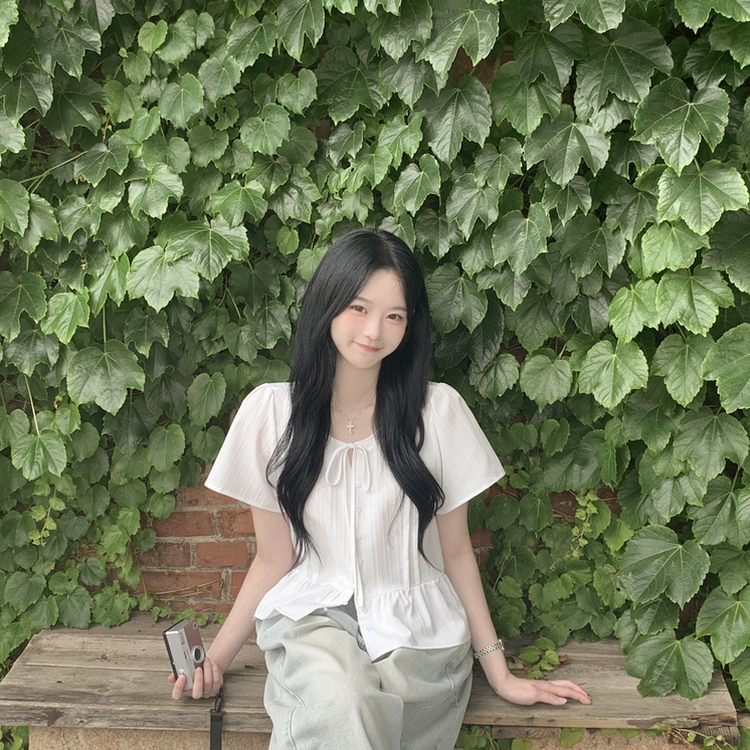 달라붙지 않는 시원한 여름 프릴 반팔 루즈핏 블라우스 화이트 소라 블랙 직장인룩 하객룩 아이보리