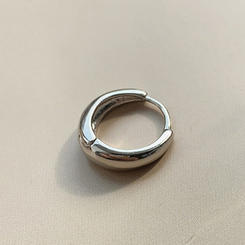 ボールドラウンドピアス