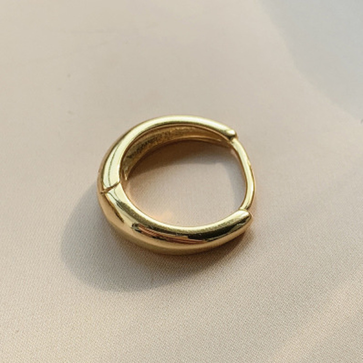 ボールドラウンドピアス