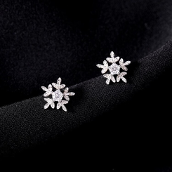 シャインスノーピアス