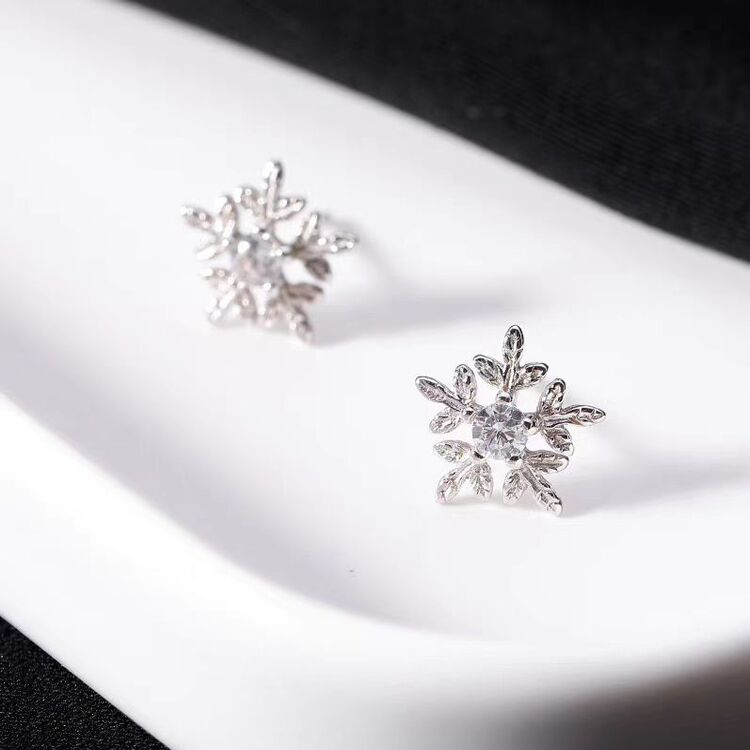 シャインスノーピアス