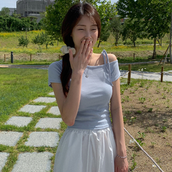 半袖Tシャツ アンバランスオフショルダーリボン半袖Tシャツ SKYBLUE