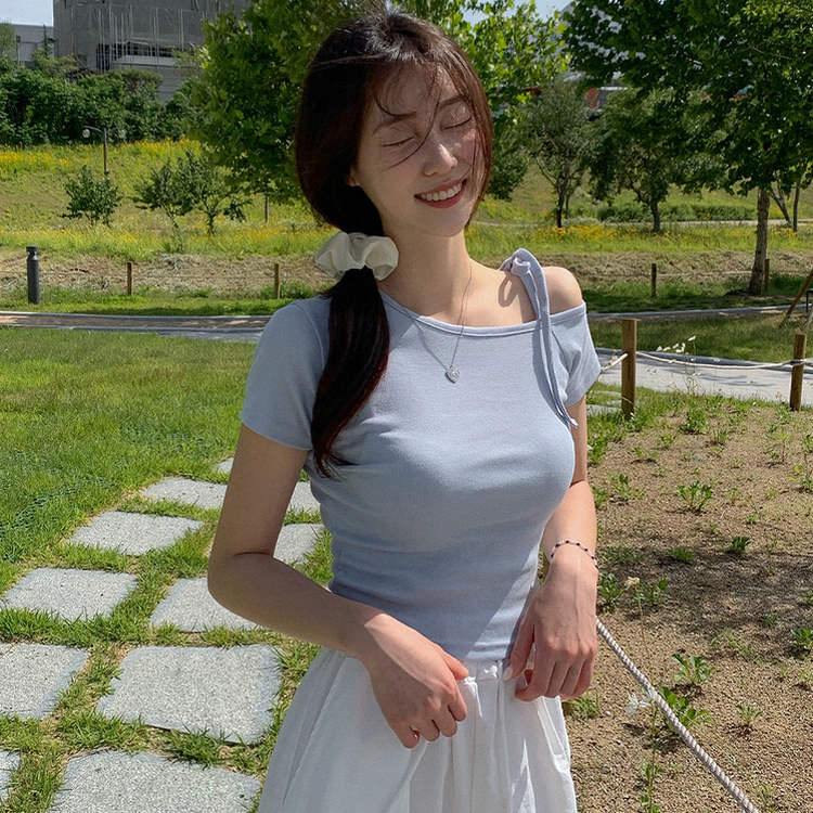 アンバランスオフショルダーリボン半袖Tシャツ SKYBLUE