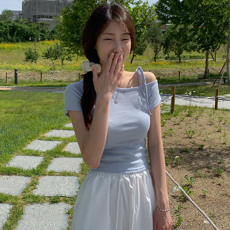 アンバランスオフショルダーリボン半袖Tシャツ SKYBLUE