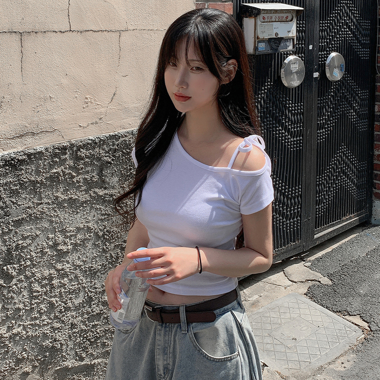 アンバランスオフショルダーリボン半袖Tシャツ IVORY