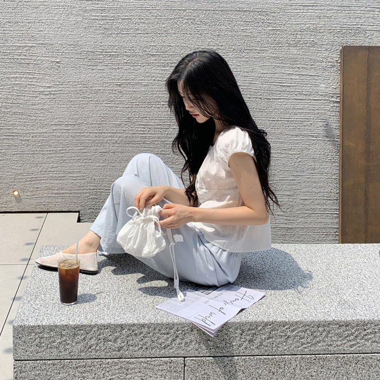 （サマームード／ストリングポイント）ルビエル フリルネック ストライプ キャップスリーブ ブラウス SKYBLUE