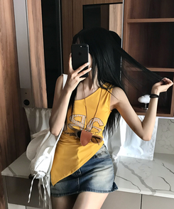 半袖Tシャツ アルファベットワンショルダーTシャツ MUSTARD