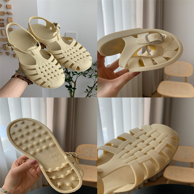 やわらかストラップサンダル
