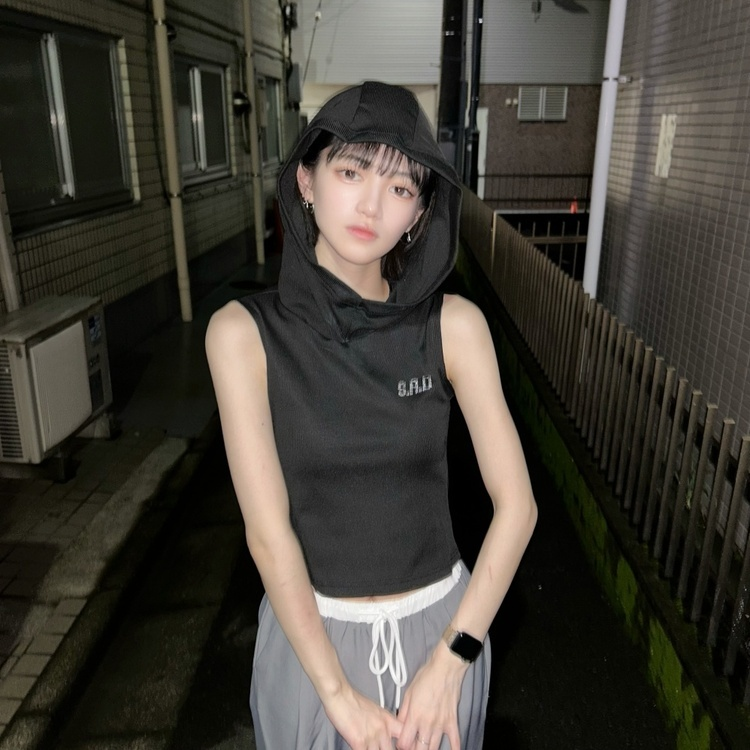 SAD 레터링 슬리브리스 후디 블랙