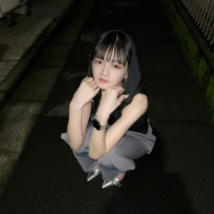 SAD 레터링 슬리브리스 후디 블랙