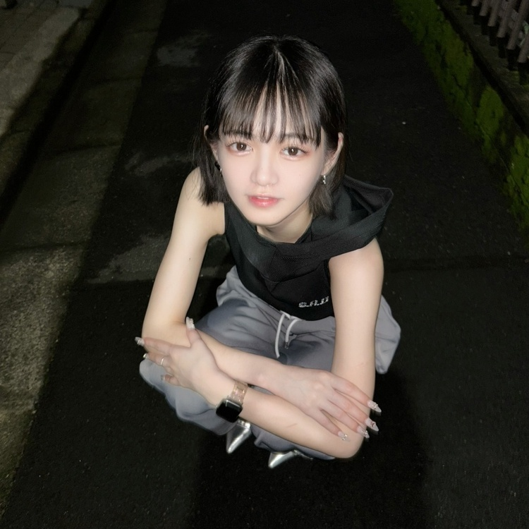 SAD 레터링 슬리브리스 후디 블랙