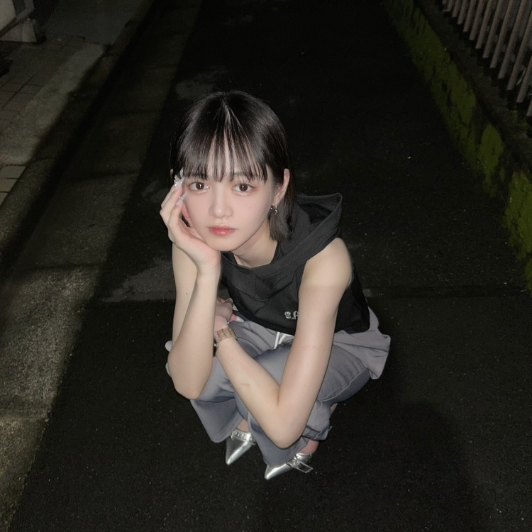 SAD 레터링 슬리브리스 후디 블랙