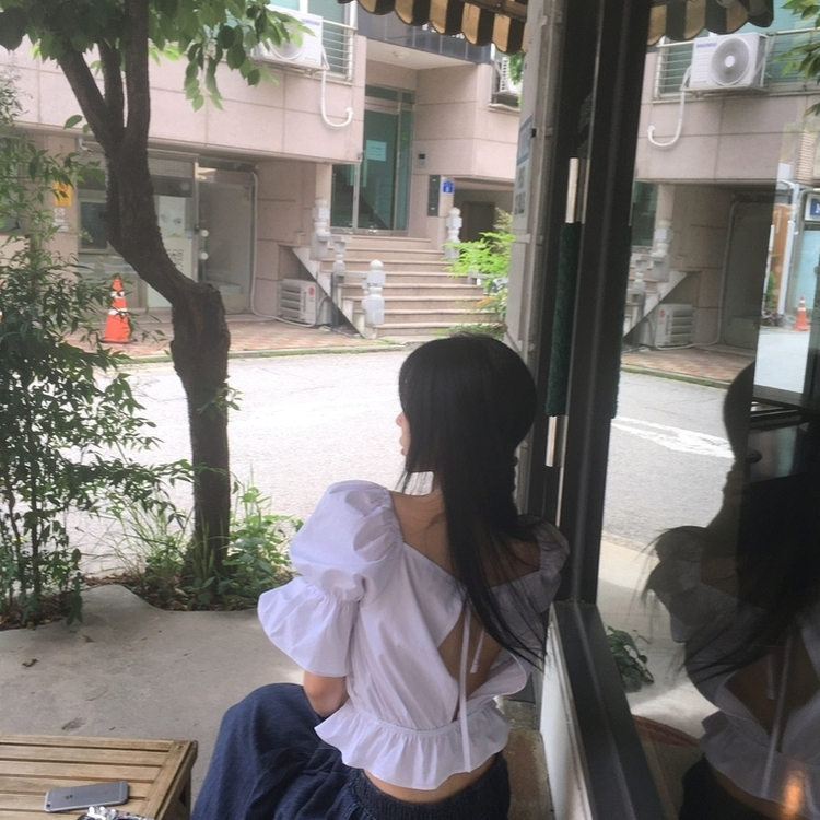 セミクロップバックスリットブラウス IVORY