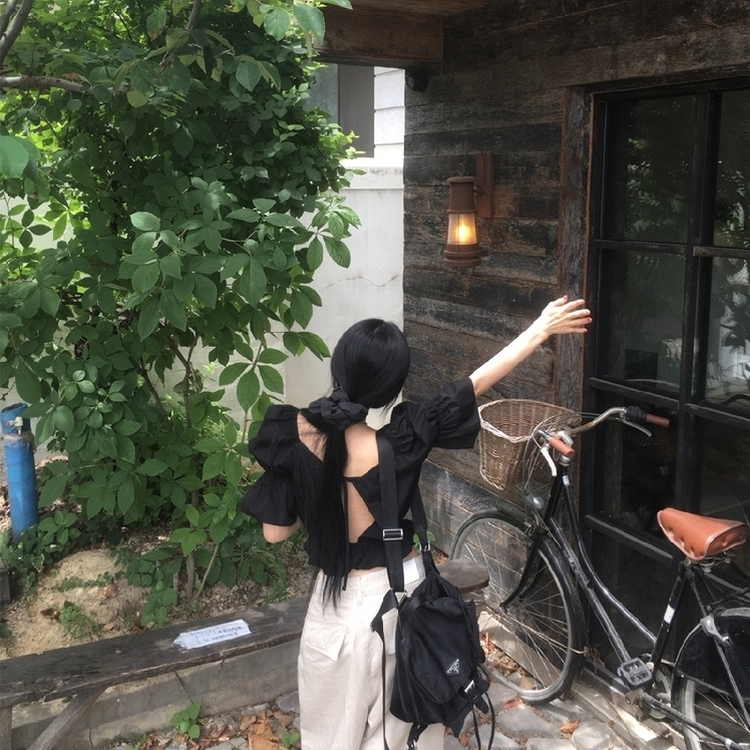 セミクロップバックスリットブラウス BLACK
