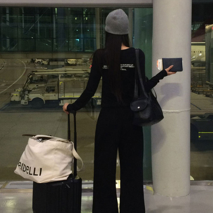 レタリングUネック半袖Tシャツ BLACK