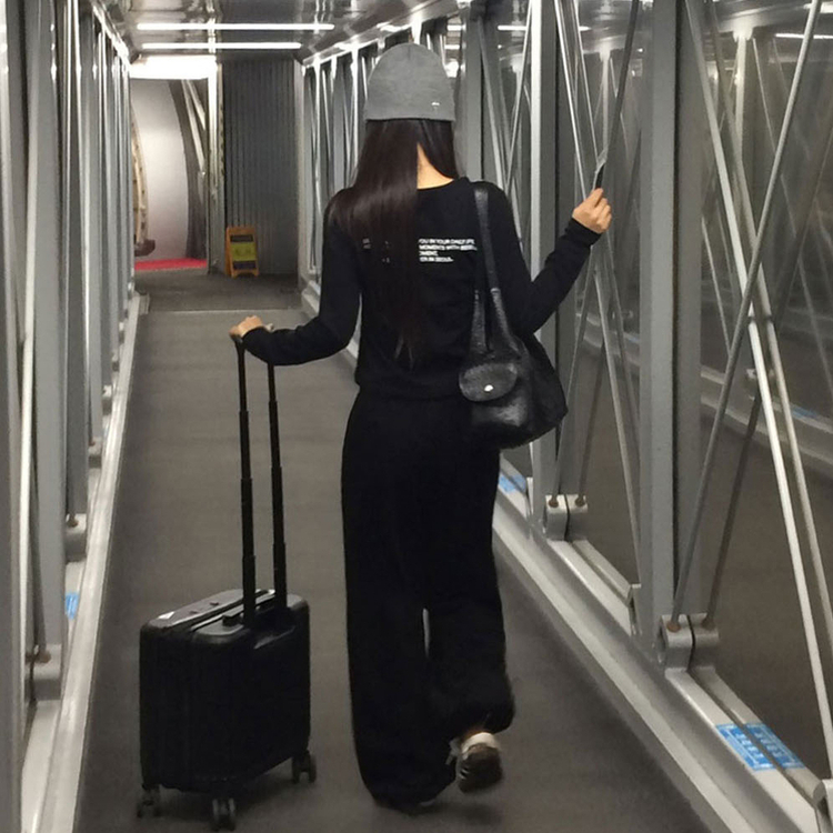 レタリングUネック半袖Tシャツ BLACK