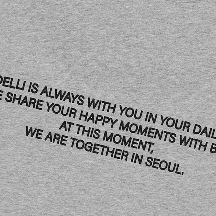 レタリングUネック半袖Tシャツ