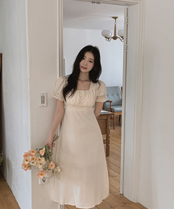 ロングワンピース ボタンパフシャーリングロングワンピース BEIGE