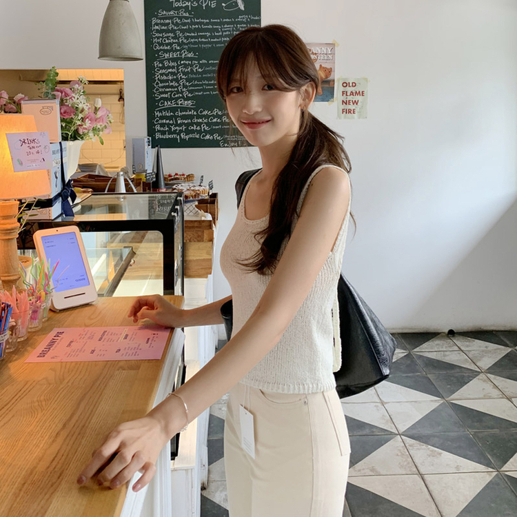 通気性アップ／バックスリットがポイント＊／脇肉が目立たない