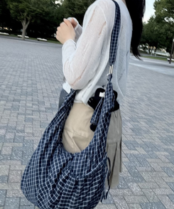 스트랩 크로스 보헤미안 프릴 숄더백 블랙