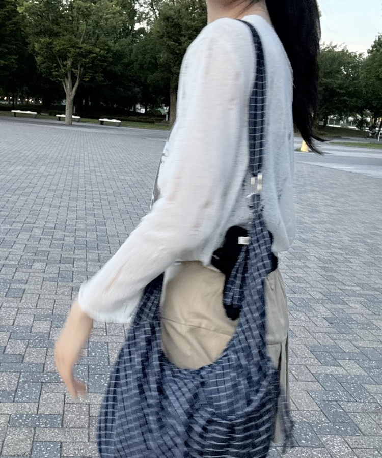 스트랩 크로스 보헤미안 프릴 숄더백 블랙