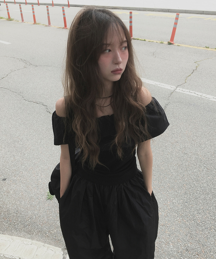 サイドシャーリングオフショルダーブラウス BLACK