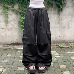 ワイド ツーピンタックストリングワイドカーゴパンツ BLACK