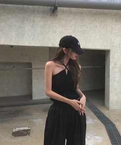 ノースリーブ ボリュームホルタートップ BLACK