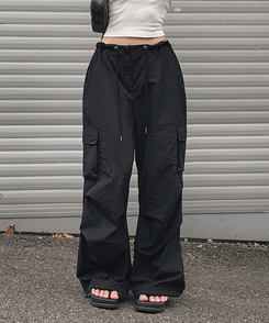 ジョガーパンツ 2WAYローハイウエストカーゴナイロンパンツ BLACK
