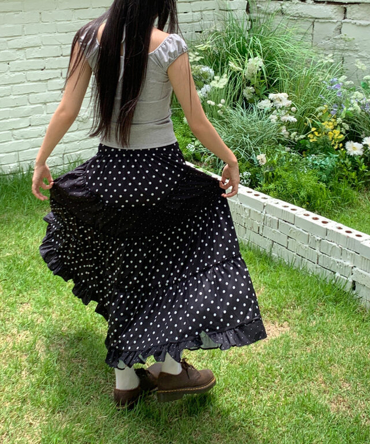 FEKETE ドットフリルスカート FEKETE（フェケテ）の「polka dot frill midi skirt / ドットフリル