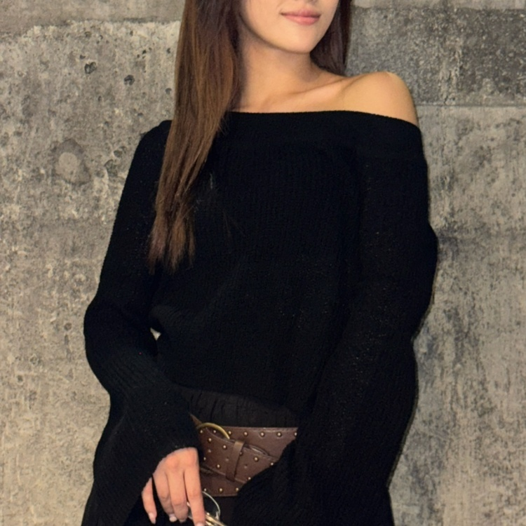 리버 크롭 오프숄더 부클 니트 블랙