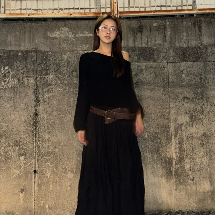 리버 크롭 오프숄더 부클 니트 블랙