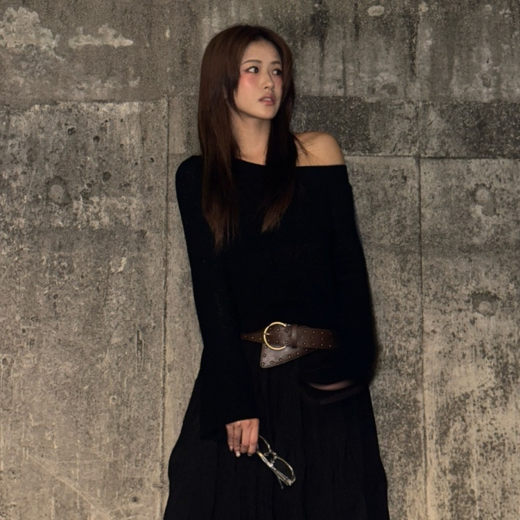 리버 크롭 오프숄더 부클 니트 블랙