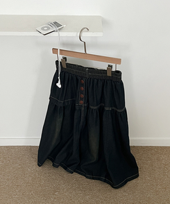 ウッドボタンフレアミディデニムスカート