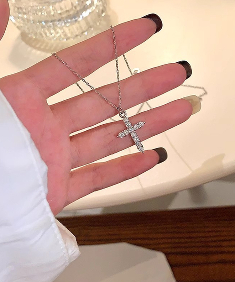 ダイヤクロス十字架ネックレス