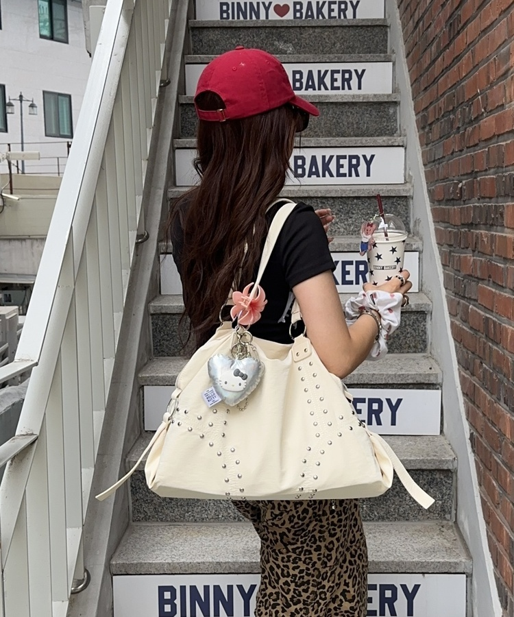 보스턴 스터드 백 아이보리