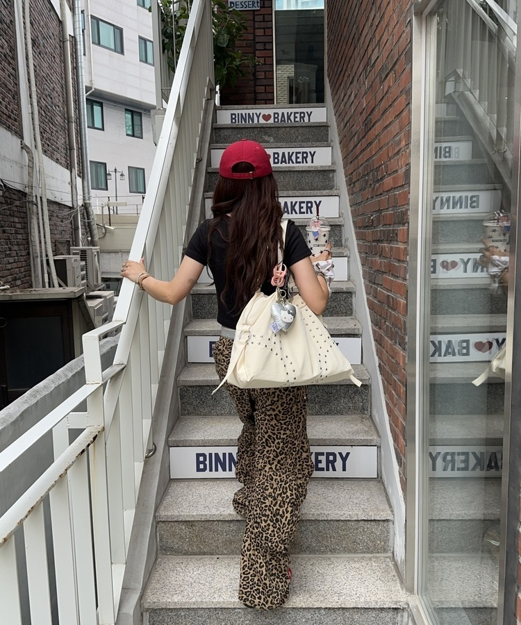 보스턴 스터드 백 아이보리