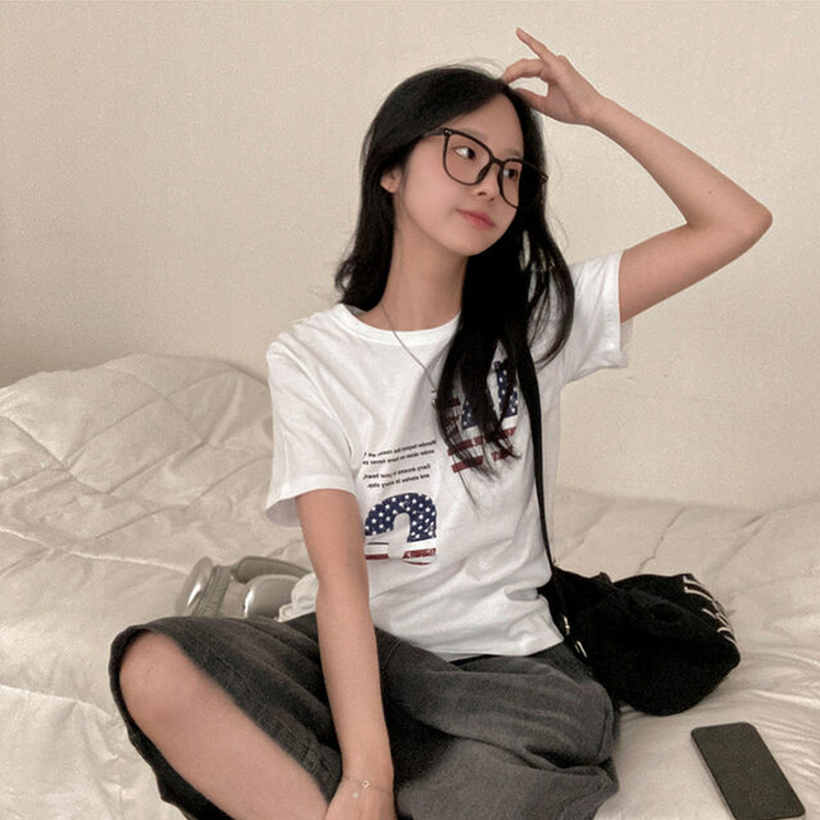 윈아메리카 세미 크롭 반팔 티셔츠 화이트